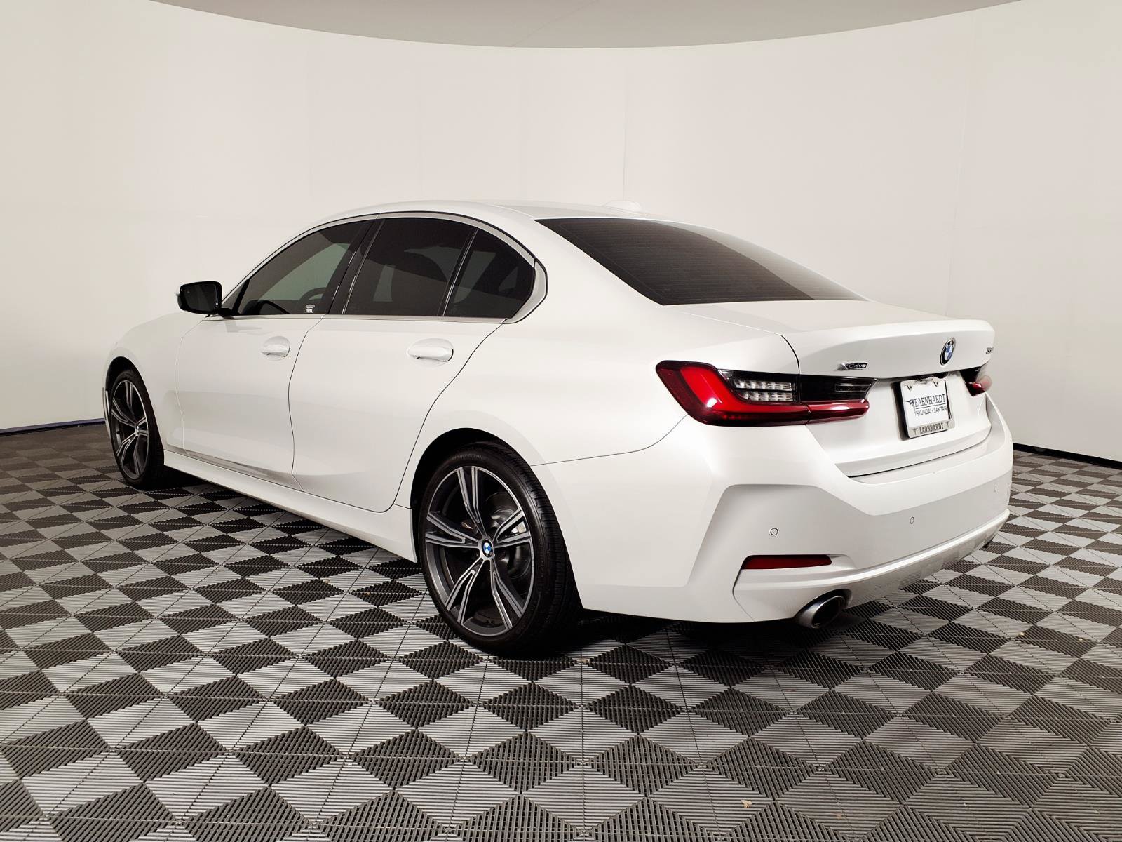 Used 2024 BMW 330i xDrive Sedan w/ Premium Package AWD/4WD image 6