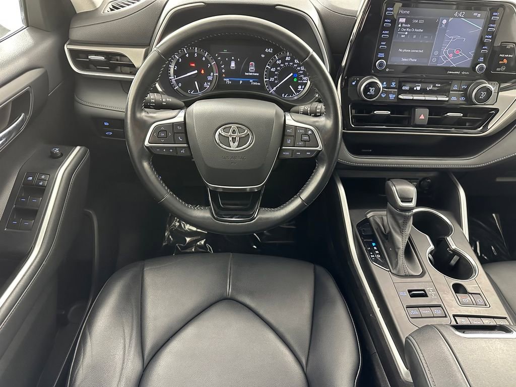 Used 2021 Toyota Highlander XLE AWD/4WD image 29