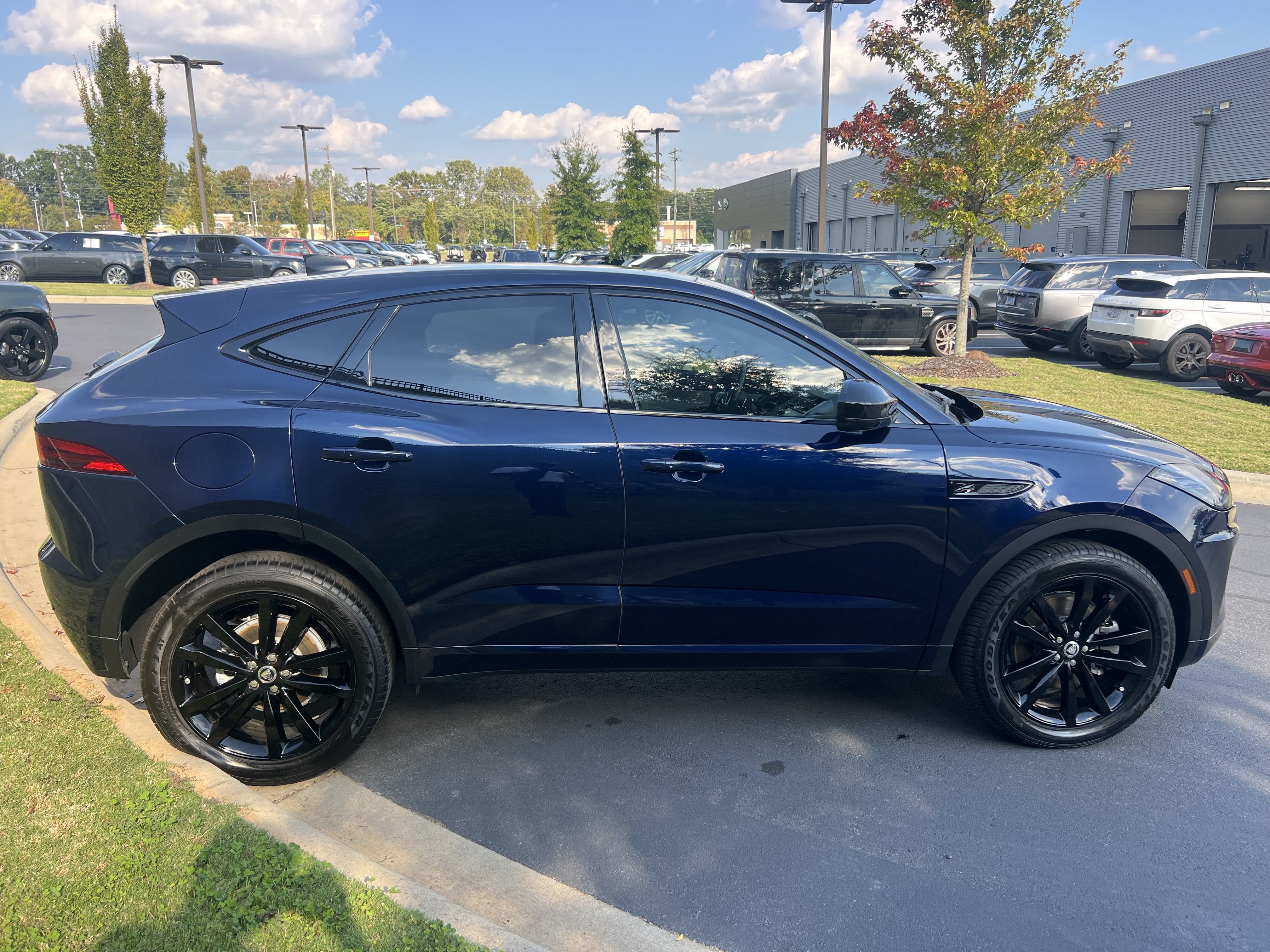 Certified 2024 Jaguar E-PACE R-Dynamic SE AWD/4WD image 8