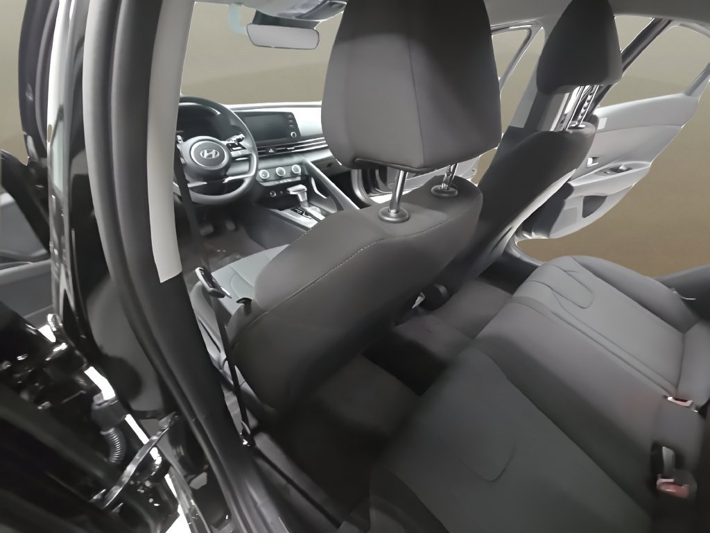 New 2026 Hyundai Elantra SE FWD image 16