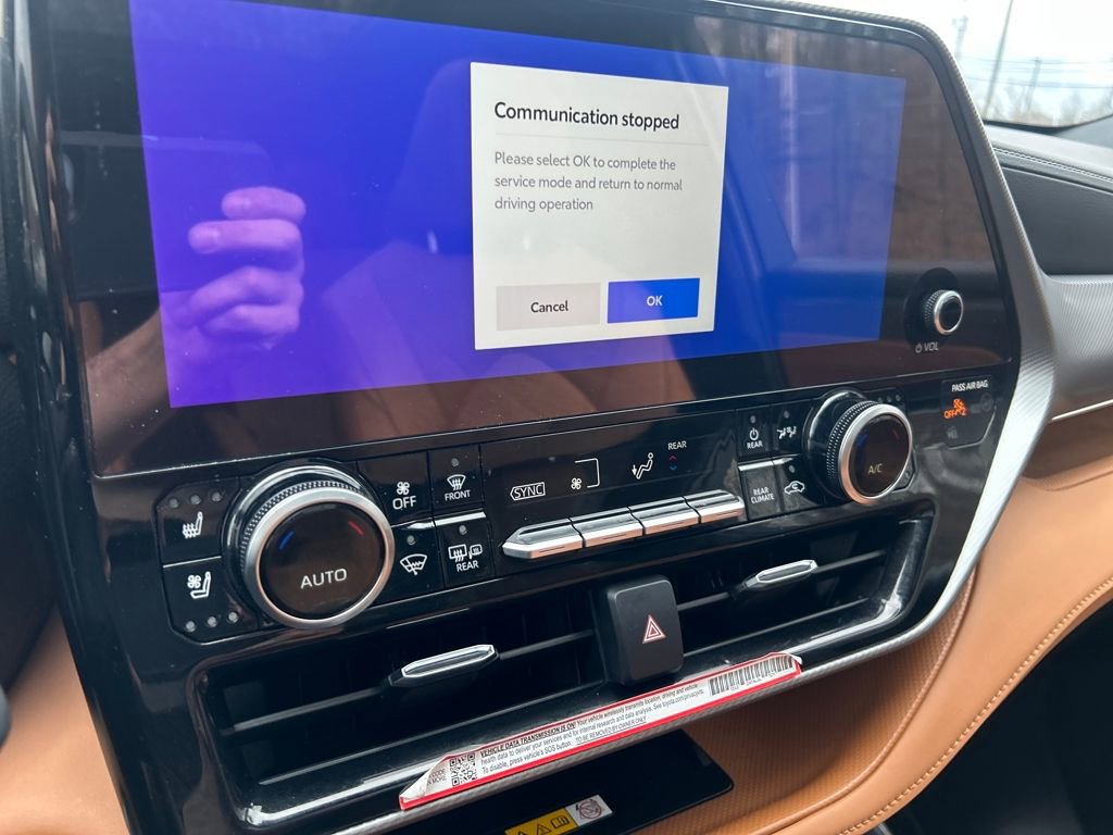 Certified 2025 Toyota Highlander Platinum image 12