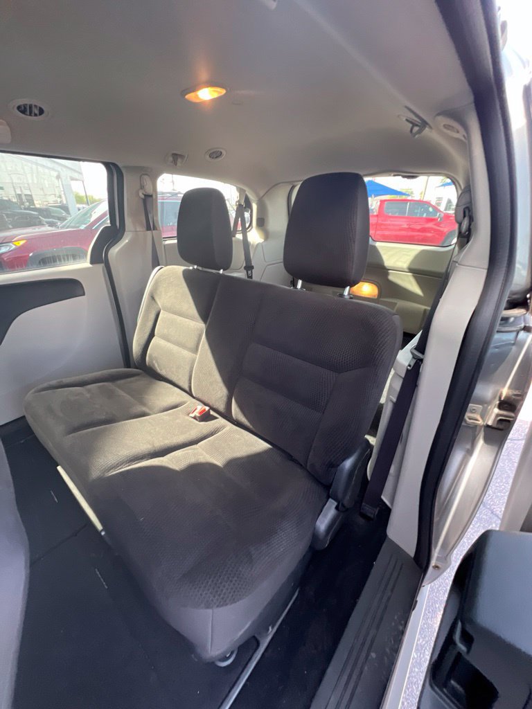 Used 2018 Dodge Grand Caravan SE FWD image 22