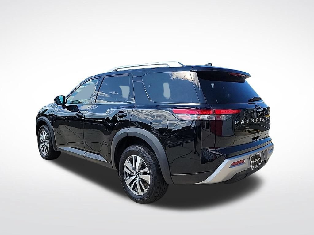 Used 2025 Nissan Pathfinder SL AWD/4WD image 3