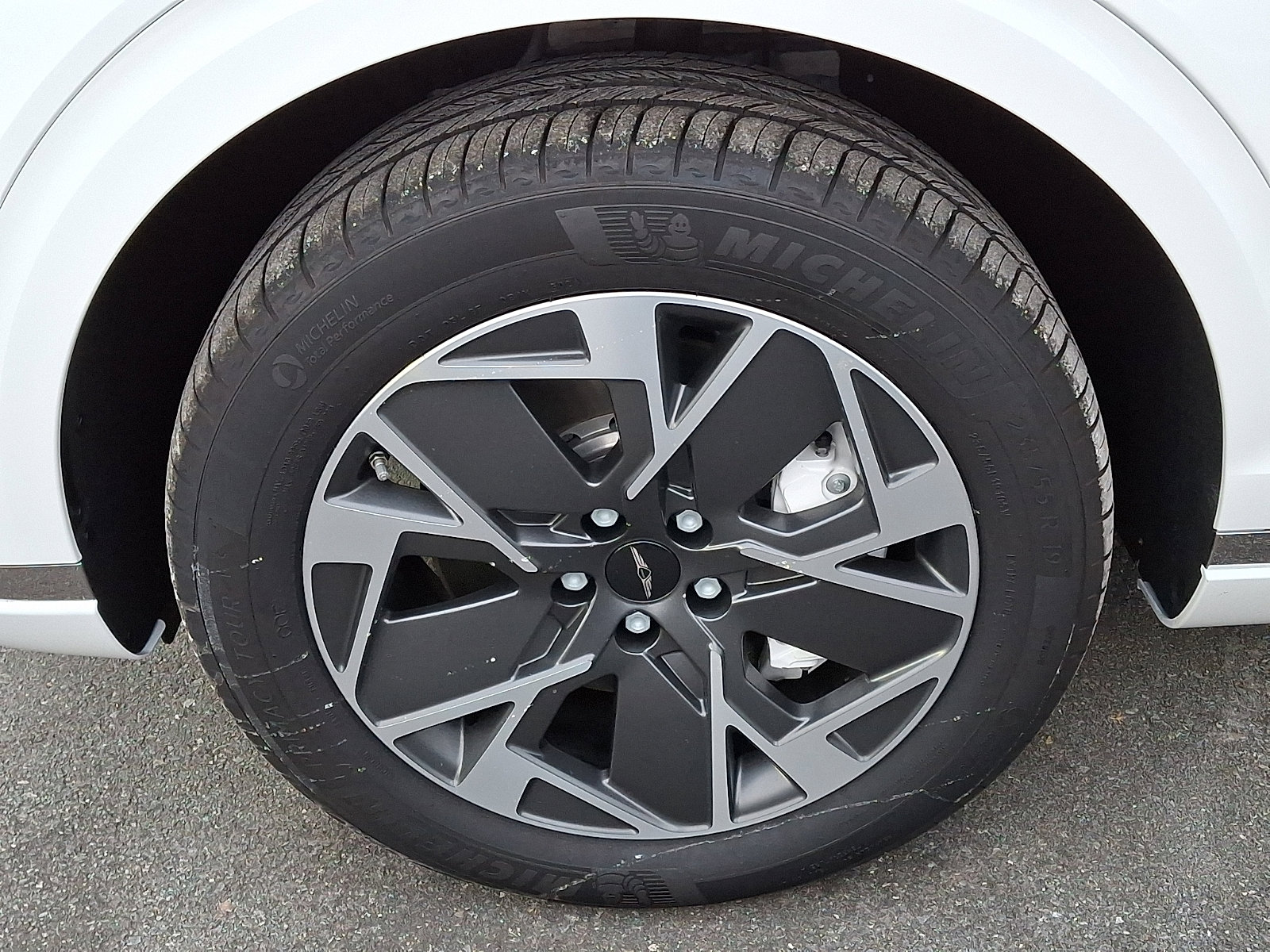 Certified 2026 Genesis Electrified GV70 Standard image 28