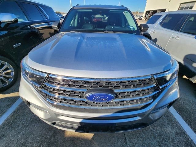 Used 2021 Ford Explorer XLT w/ Equipment Group 202A image 2