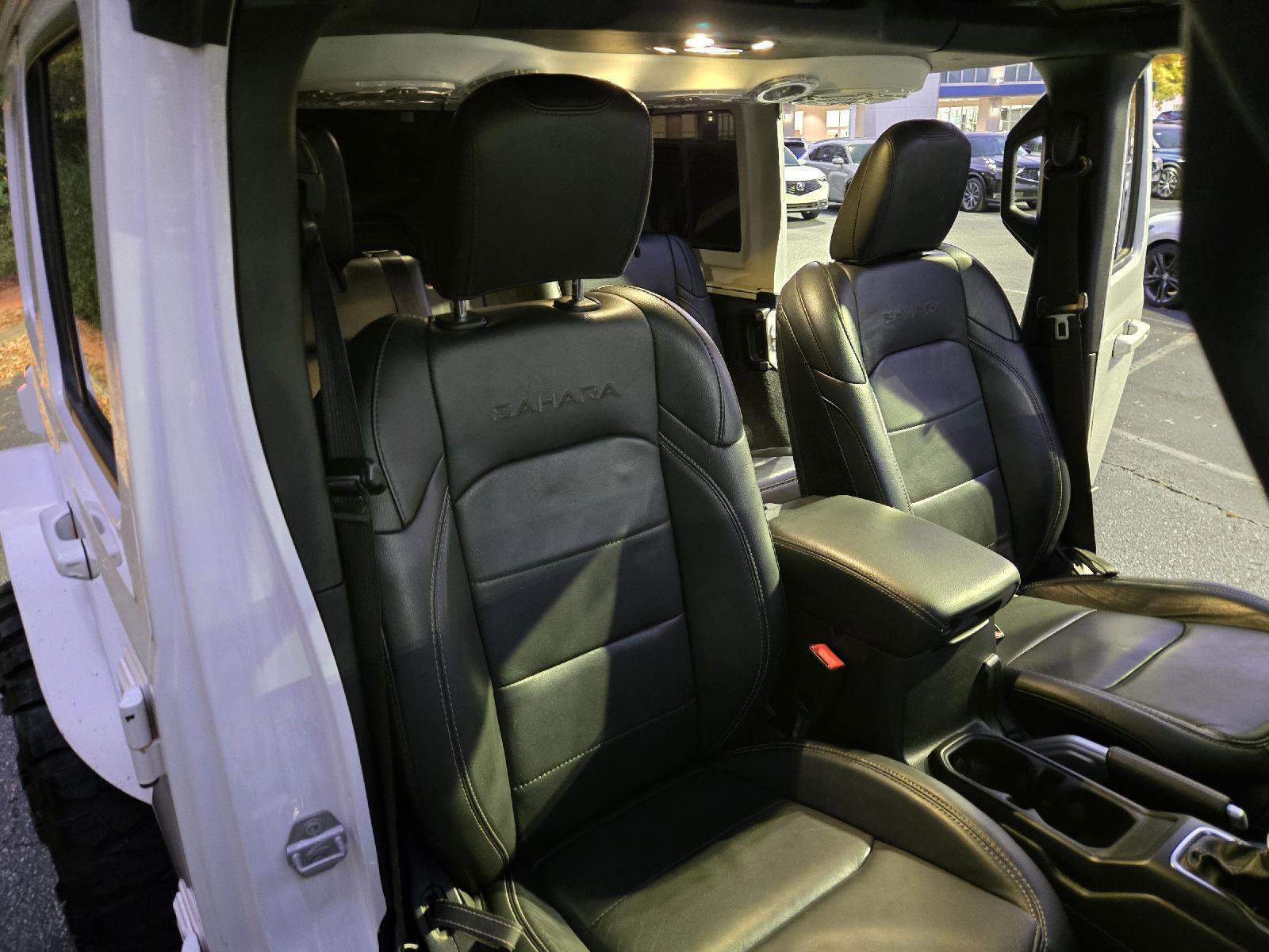 Used 2019 Jeep Wrangler Unlimited Sahara image 25