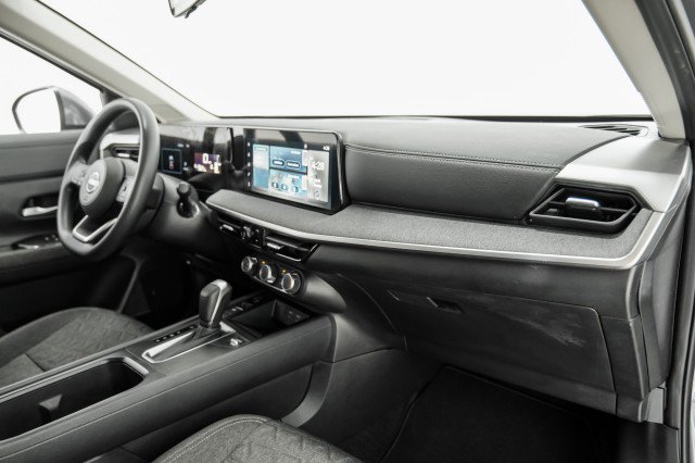 Used 2025 Nissan Kicks SV image 10