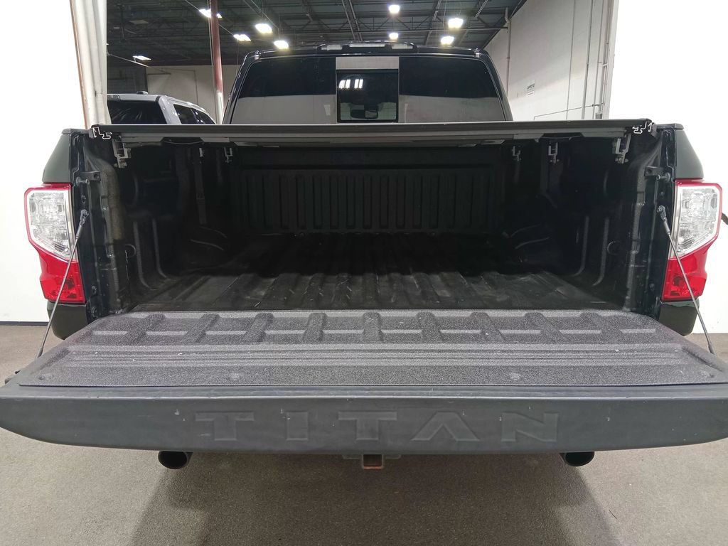 Used 2018 Nissan Titan SV w/ SV Convenience Package AWD/4WD image 5