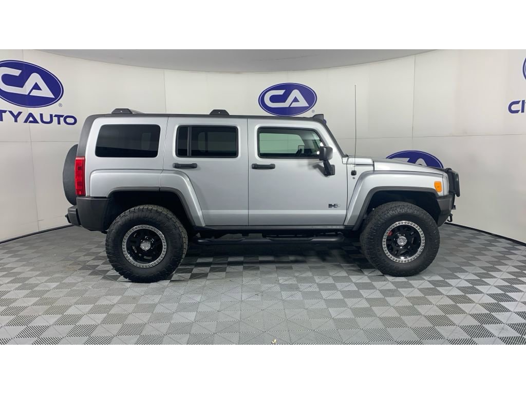 Used 2009 HUMMER H3 Alpha image 9