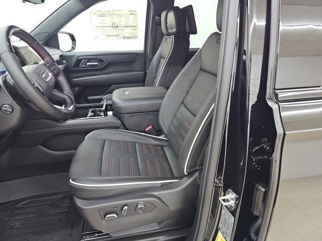 New 2026 GMC Yukon AT4 Ultimate w/ LPO, Floor Liner Package AWD/4WD image 2