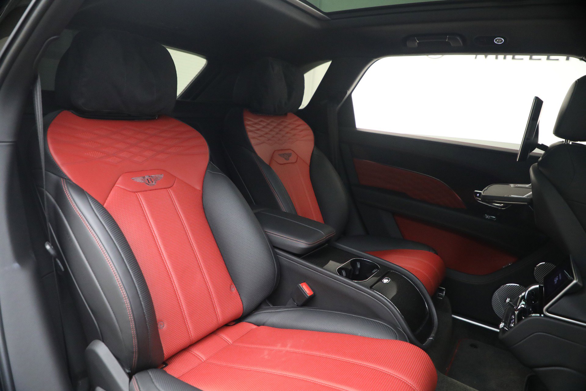 Used 2023 Bentley Bentayga Extended Wheelbase image 33