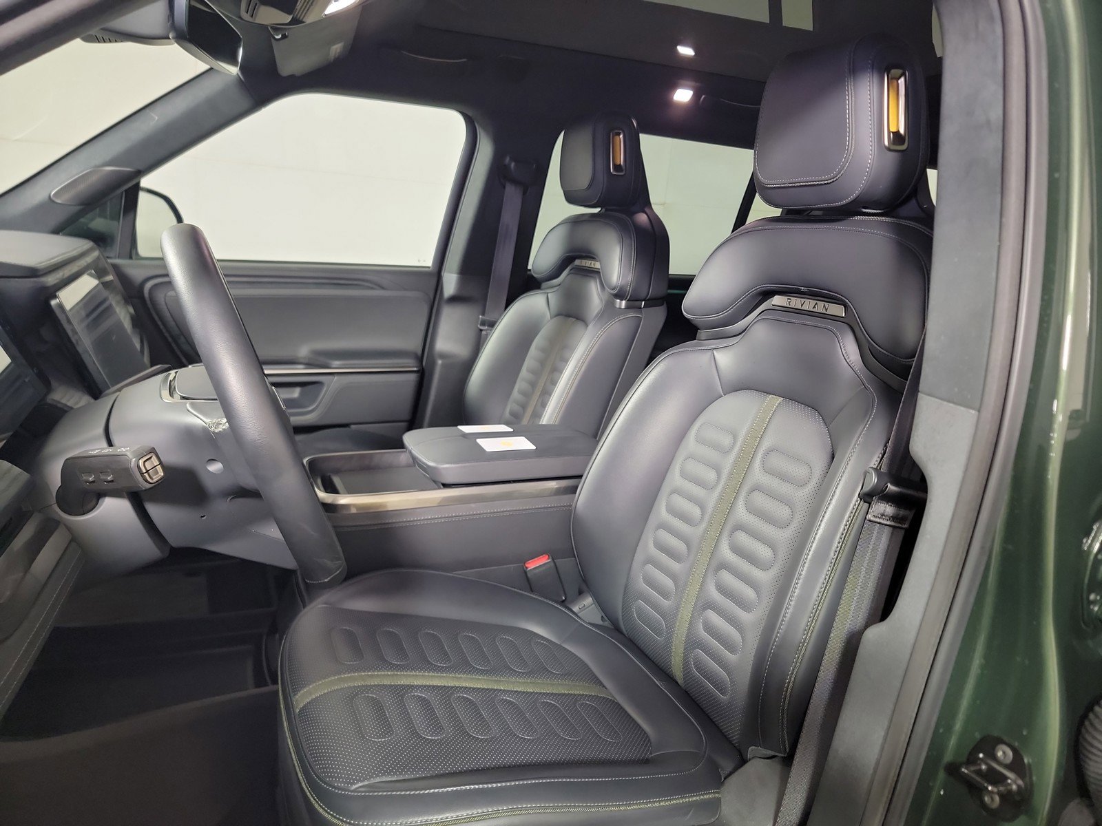Used 2024 Rivian R1S Adventure AWD/4WD image 20