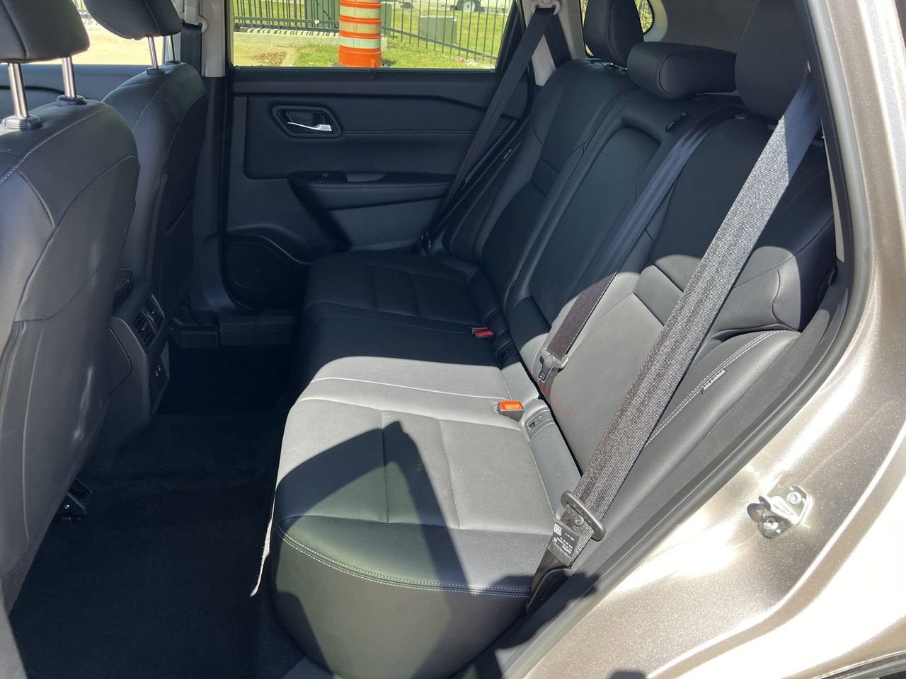Used 2025 Nissan Rogue SL w/ Tech Package image 12