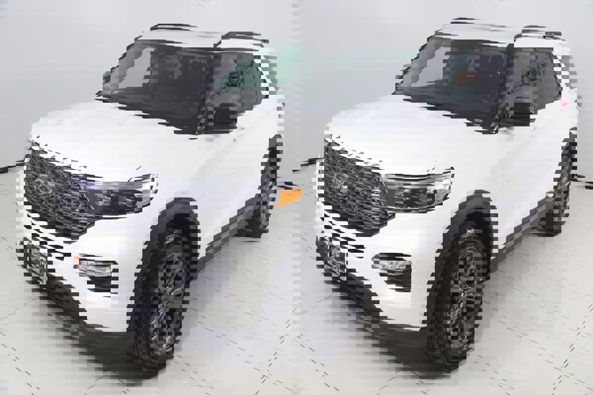 Used 2023 Ford Explorer XLT w/ Equipment Group 202A image 22