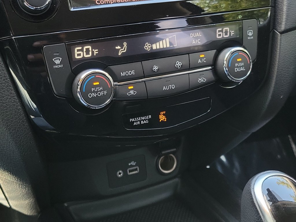 Used 2020 Nissan Rogue SV FWD image 25