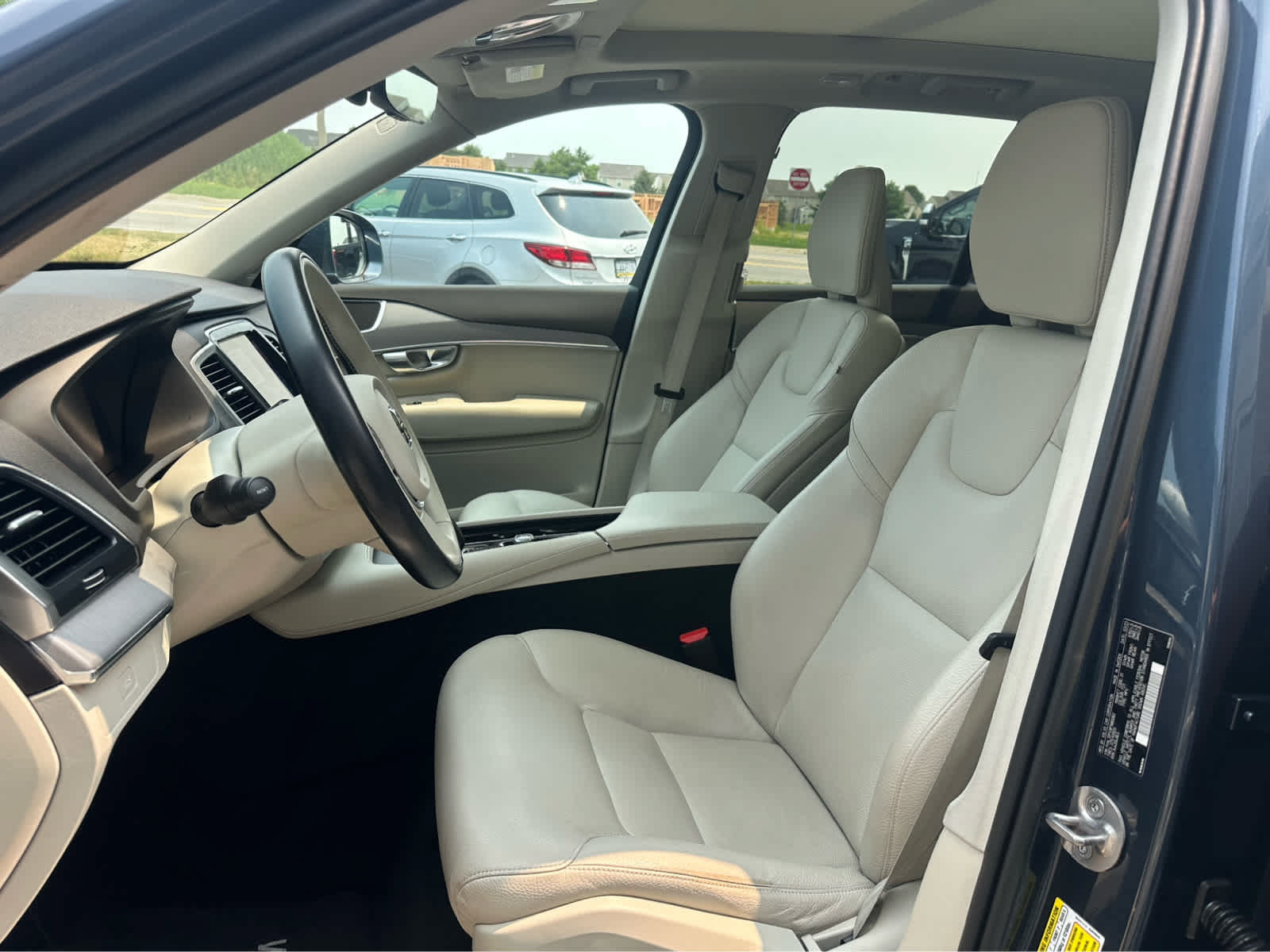 Used 2023 Volvo XC90 B5 Core w/ Protection Package Premier AWD/4WD image 9