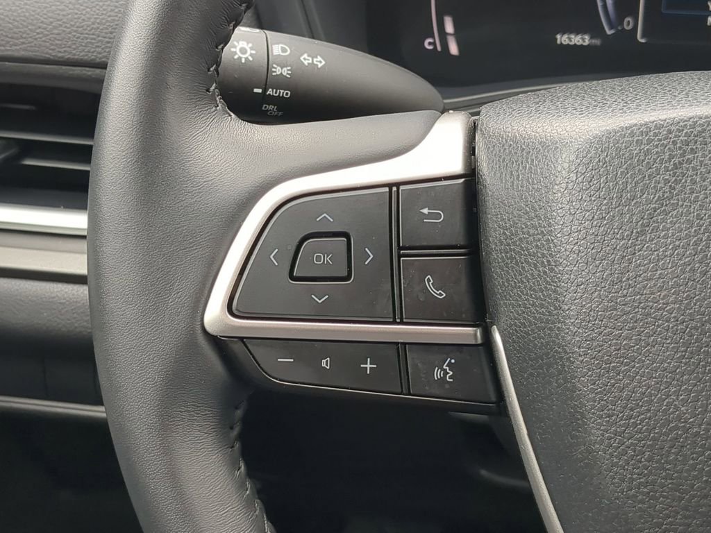 Used 2025 Toyota Grand Highlander AWD image 21