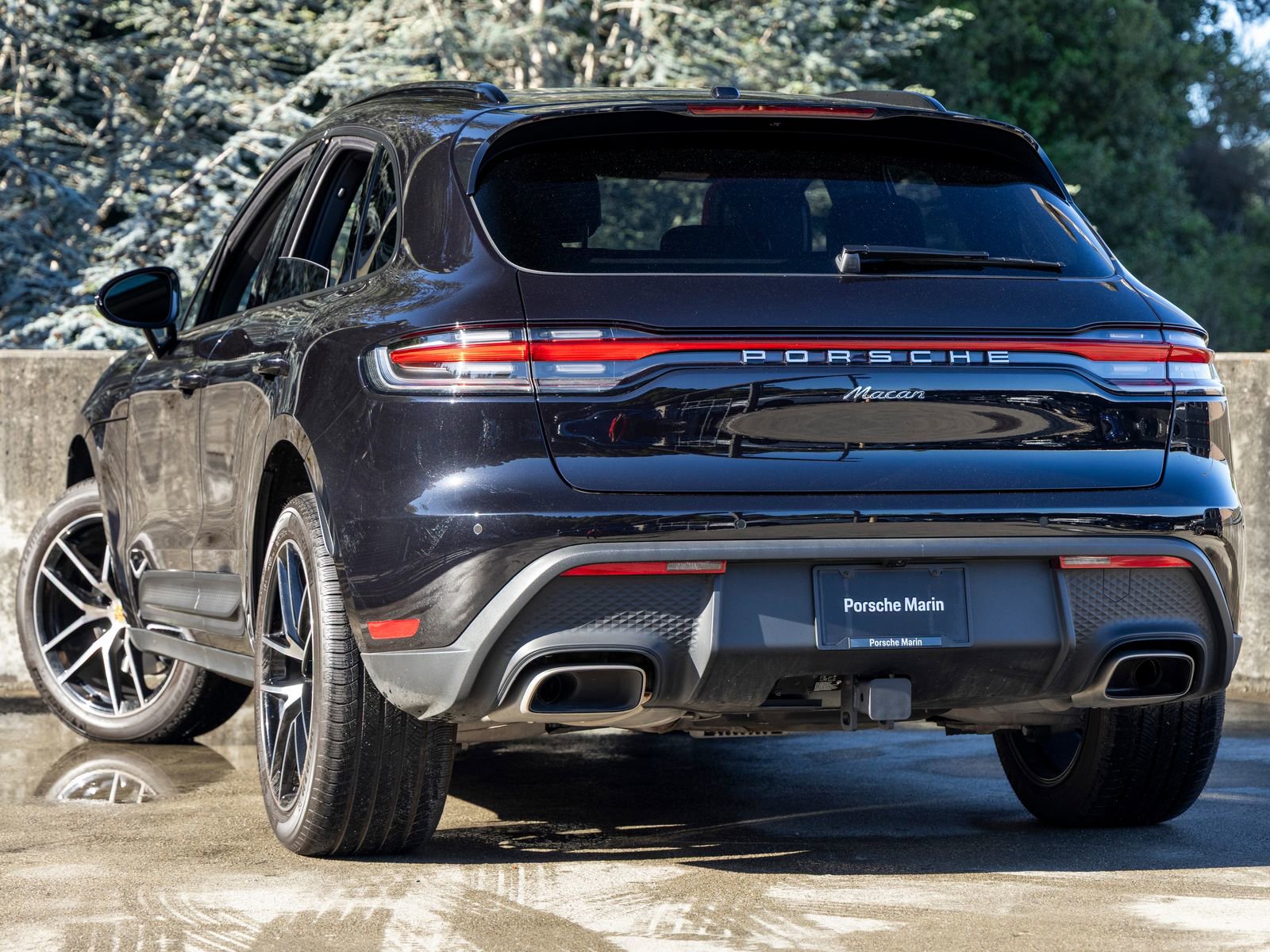 Certified 2025 Porsche Macan image 3