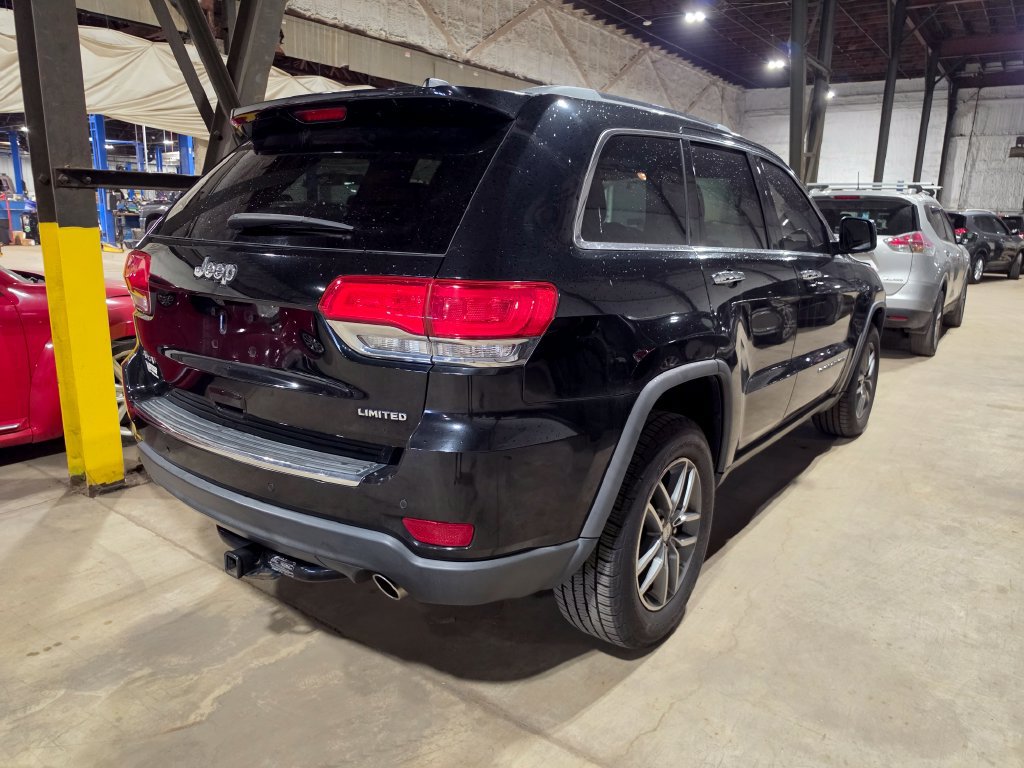 Used 2018 Jeep Grand Cherokee Limited AWD/4WD image 2