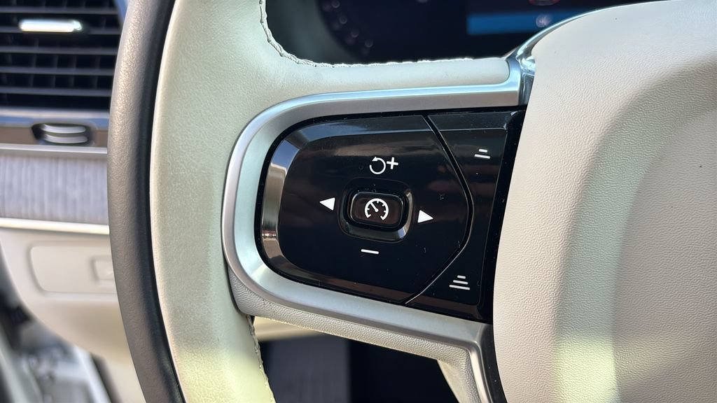 Certified 2023 Volvo XC90 B6 Ultimate AWD/4WD image 17