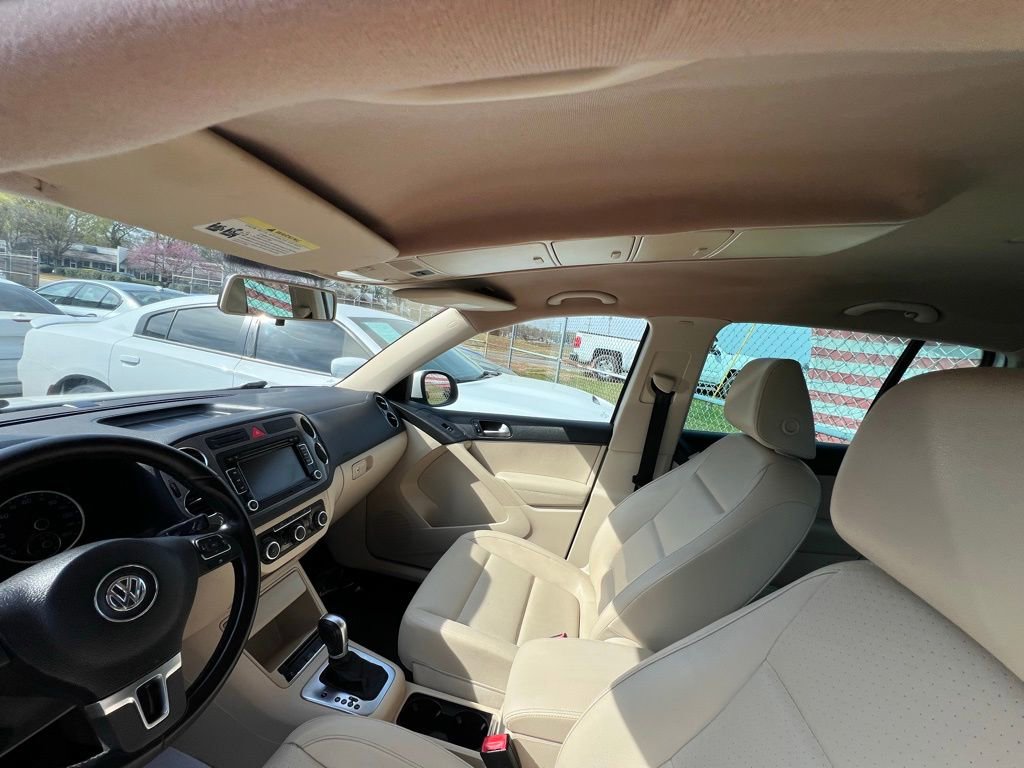 Used 2011 Volkswagen Tiguan S FWD image 11