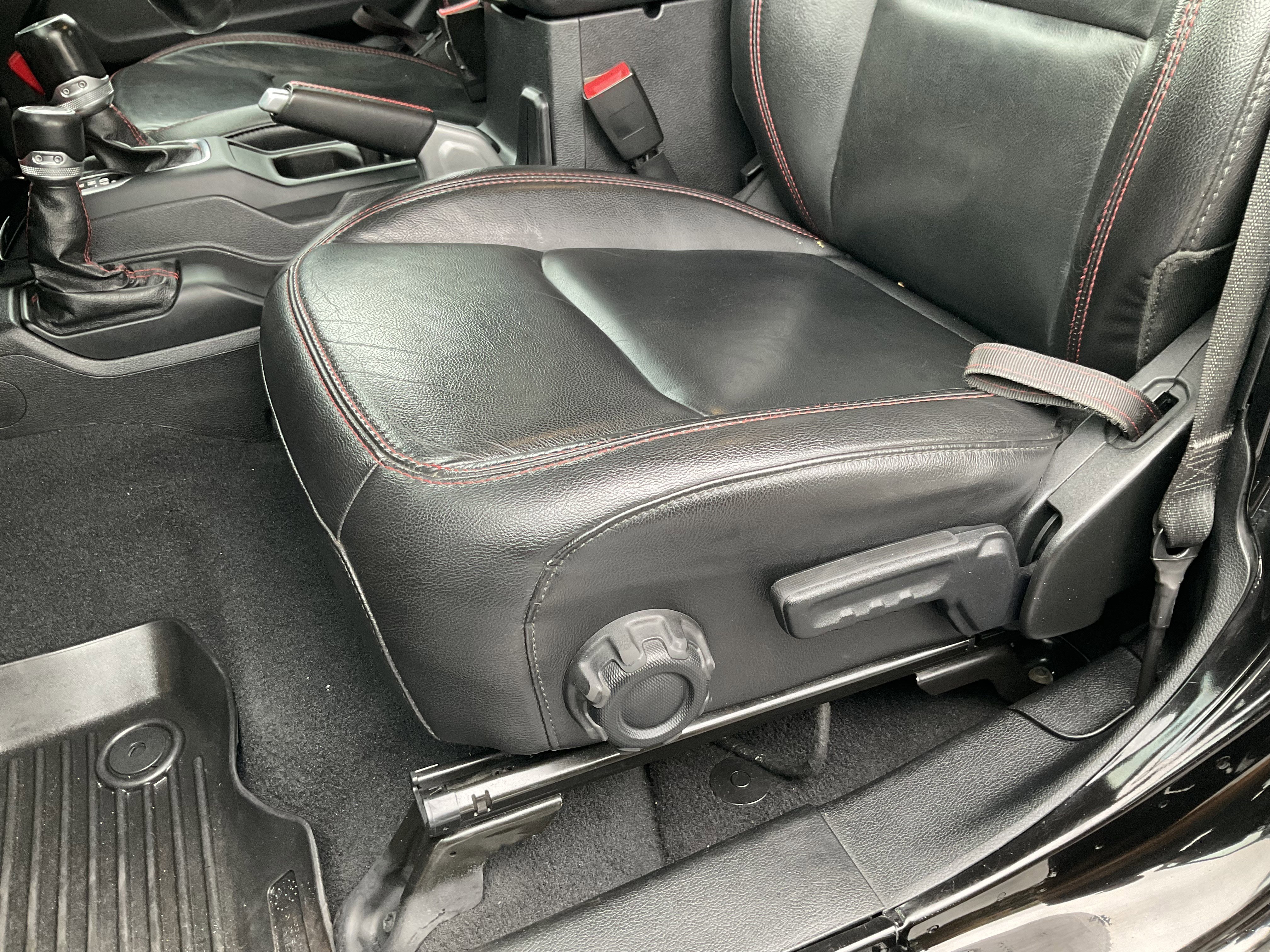 Used 2020 Jeep Gladiator Rubicon w/ Advanced Safety Group image 32