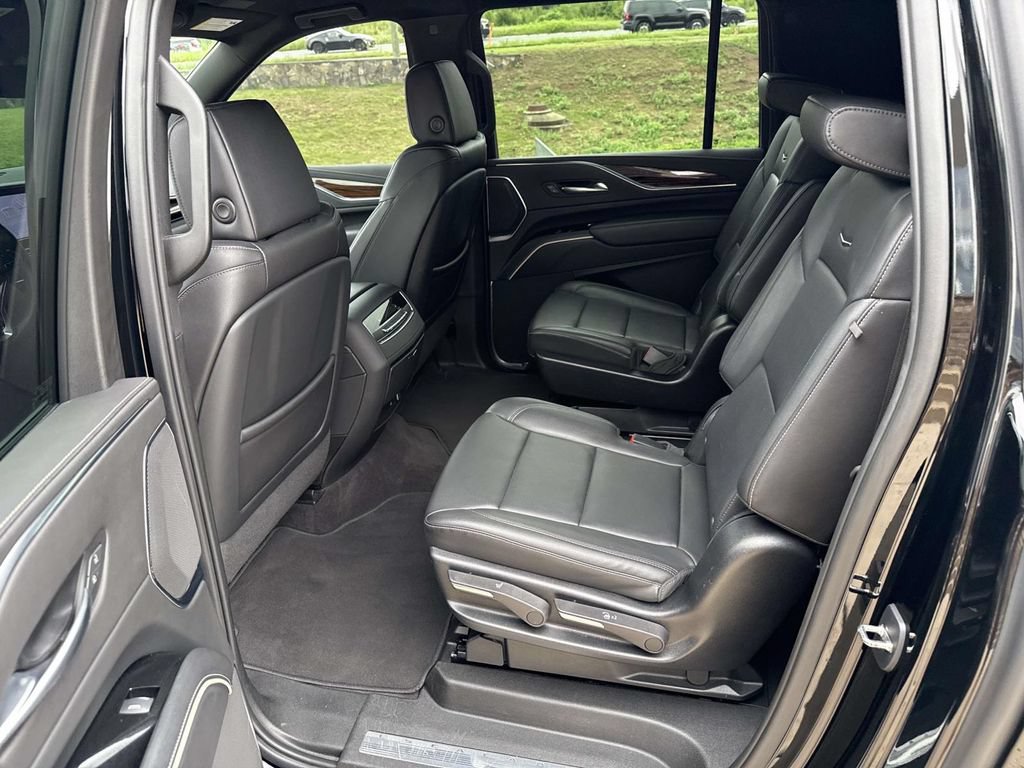 Used 2023 Cadillac Escalade ESV Luxury RWD image 10