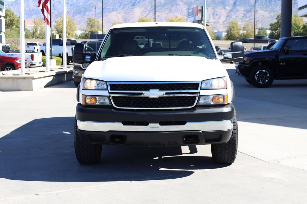Used 2007 Chevrolet Silverado 2500 W/T w/ Heavy-Duty Power Package AWD/4WD image 9