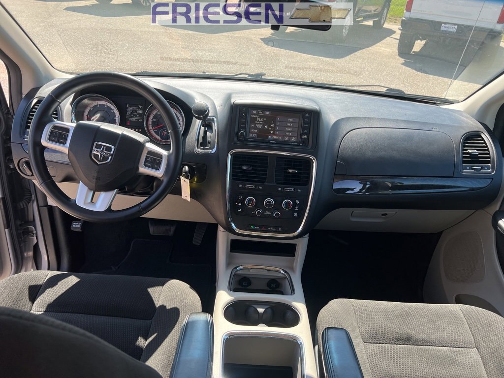 Used 2016 Dodge Grand Caravan SXT w/ Rear Park Assist Package image 16