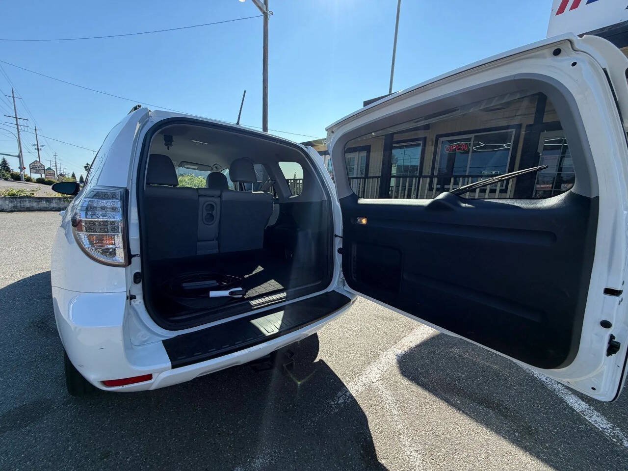 Used 2014 Toyota RAV4 EV FWD image 17