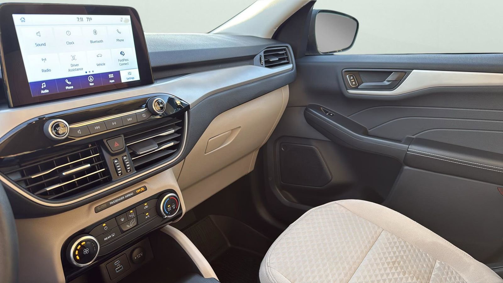 Certified 2022 Ford Escape SE w/ SE Sport Appearance Package image 20