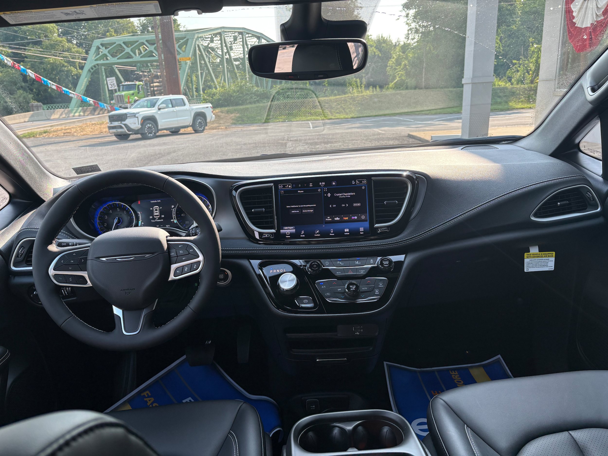 New 2027 Chrysler Pacifica Select FWD image 16