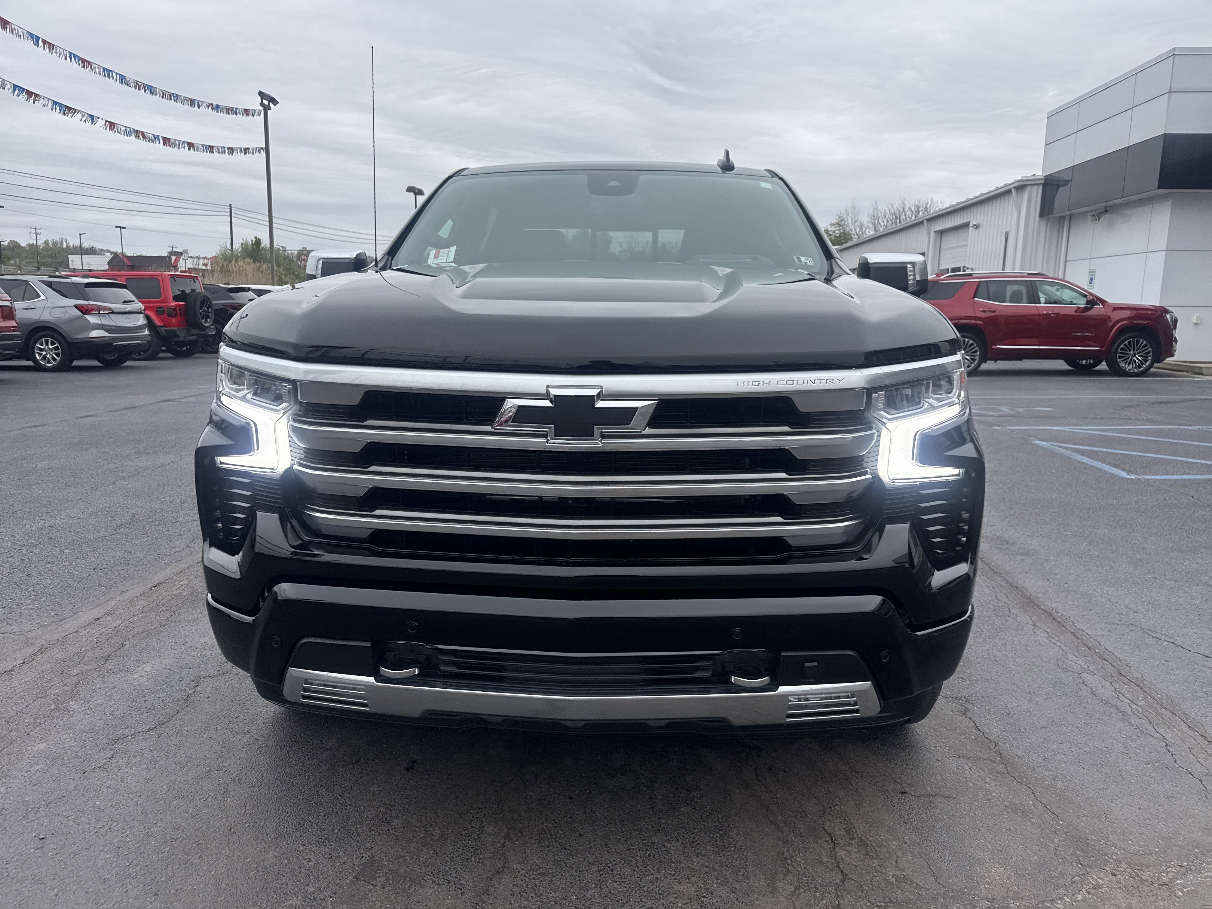 Used 2025 Chevrolet Silverado 1500 High Country w/ Technology Package AWD/4WD image 9