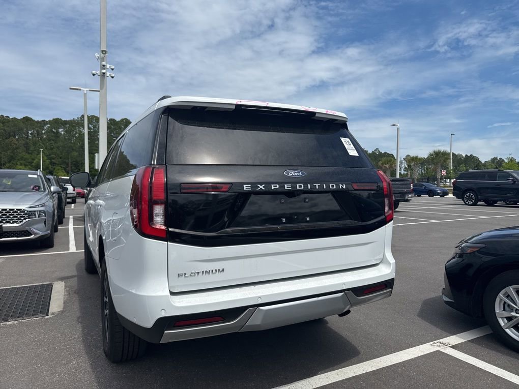 Used 2025 Ford Expedition Platinum AWD/4WD image 3