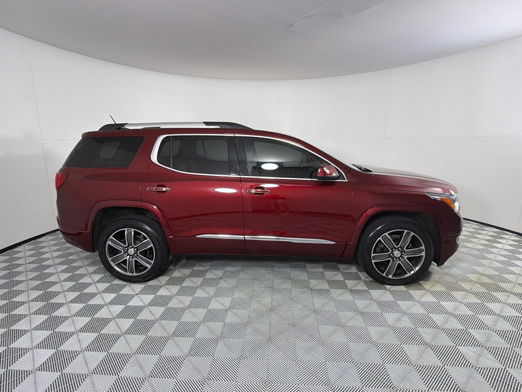 Used 2017 GMC Acadia Denali w/ Technology Package FWD image 4