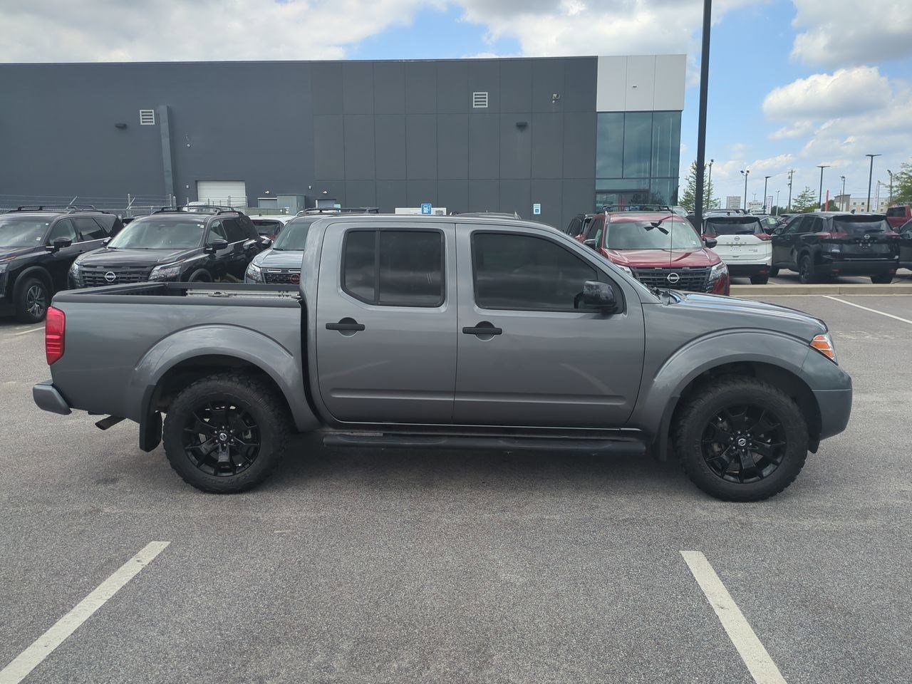 Certified 2021 Nissan Frontier SV w/ Midnight Edition Floor Mats AWD/4WD image 2