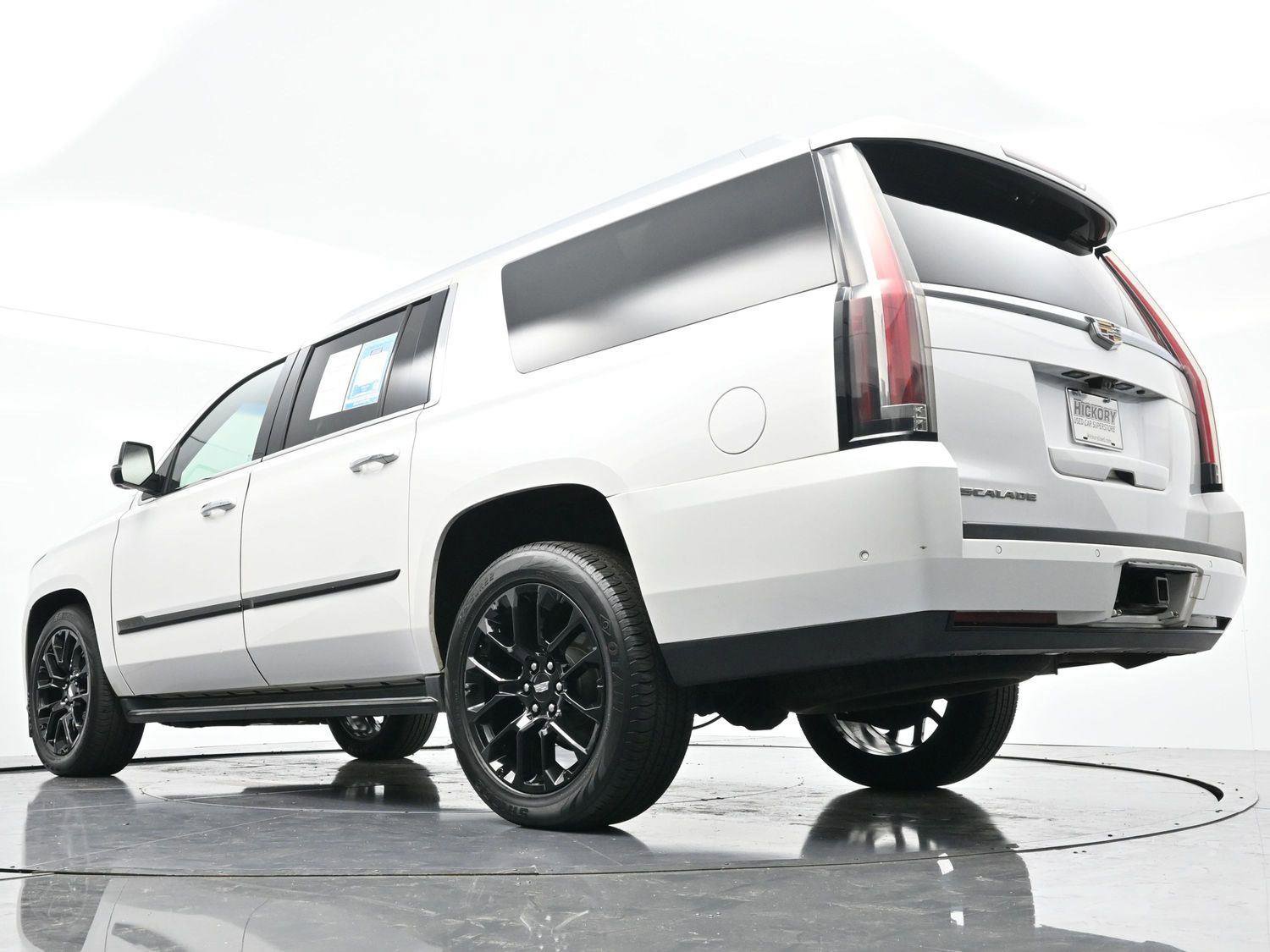 Used 2017 Cadillac Escalade ESV Luxury image 59