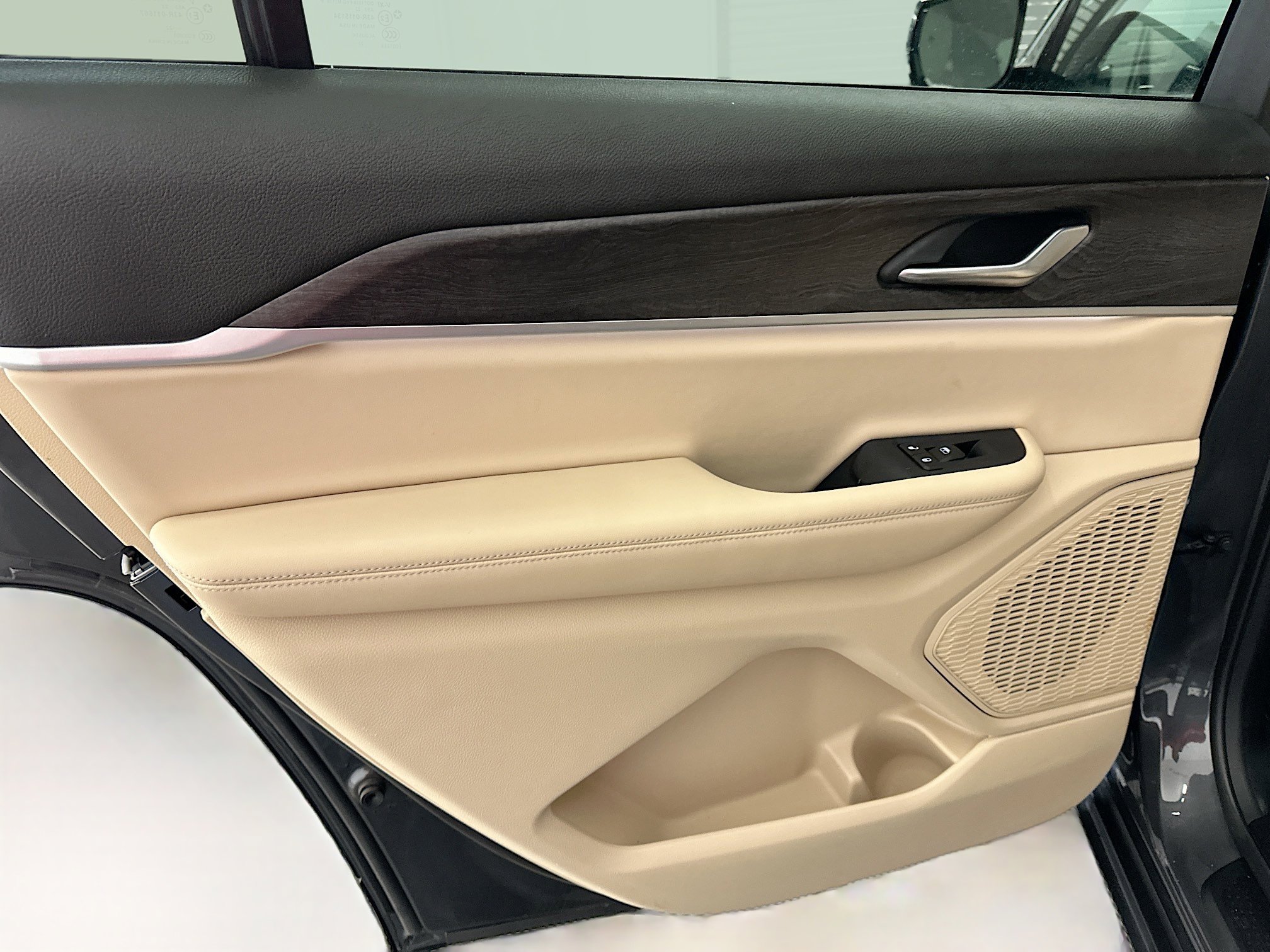 Used 2023 Jeep Grand Cherokee L Limited image 27