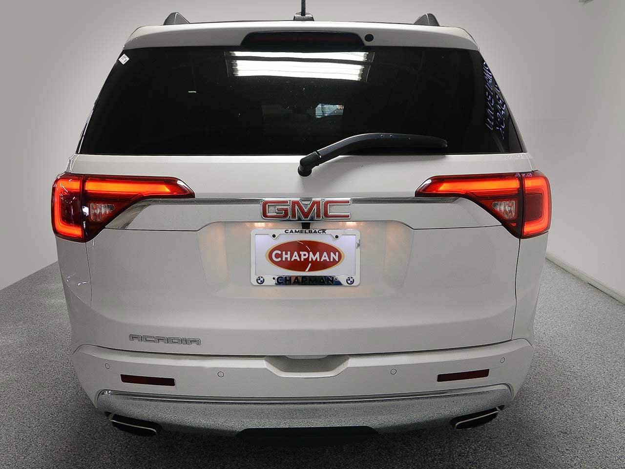 Used 2018 GMC Acadia Denali w/ Technology Package FWD image 4