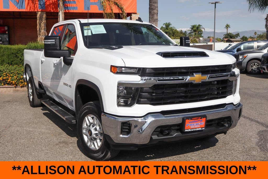 Used 2024 Chevrolet Silverado 2500 LT AWD/4WD image 2