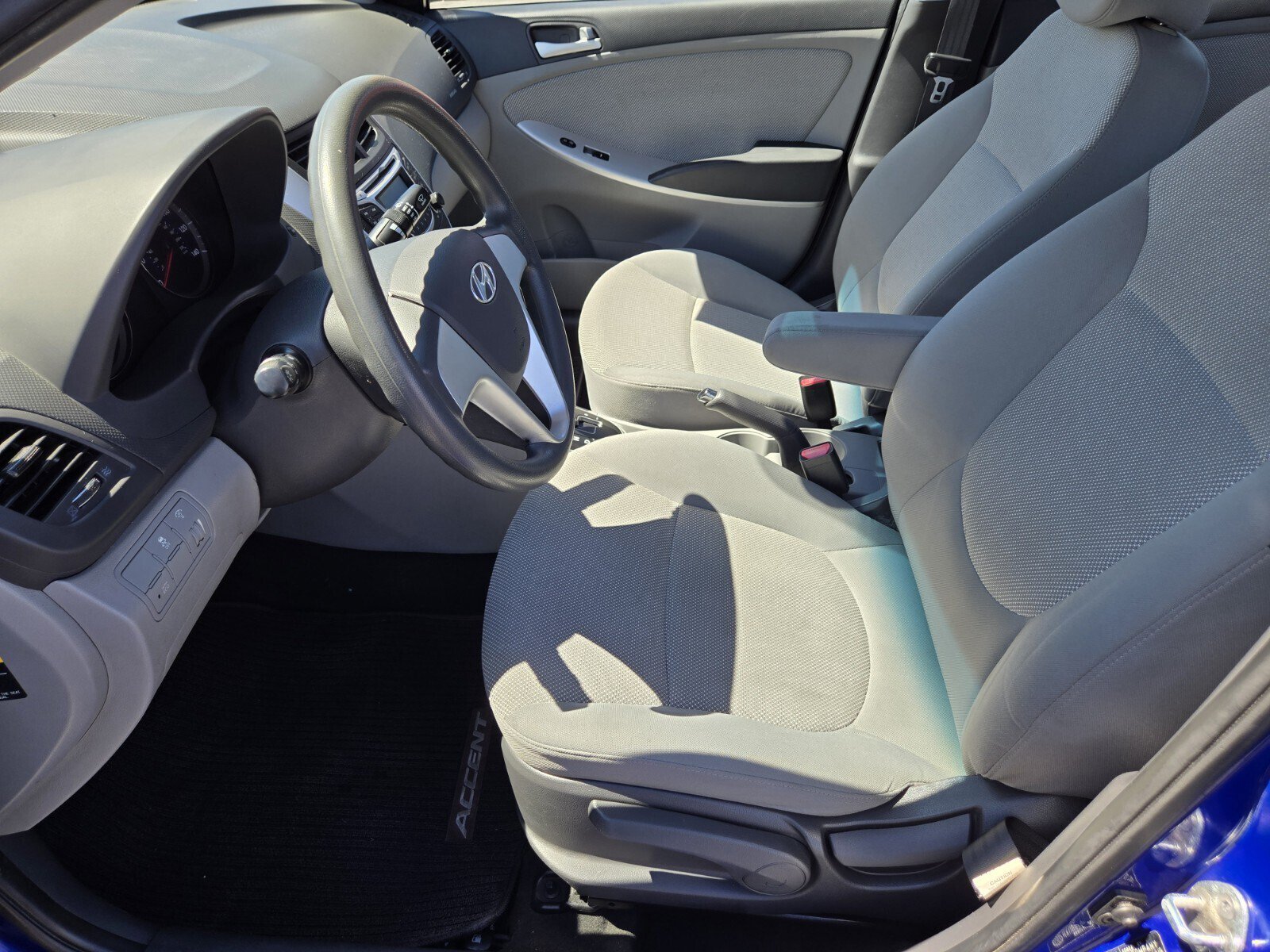 Used 2013 Hyundai Accent GLS FWD image 7