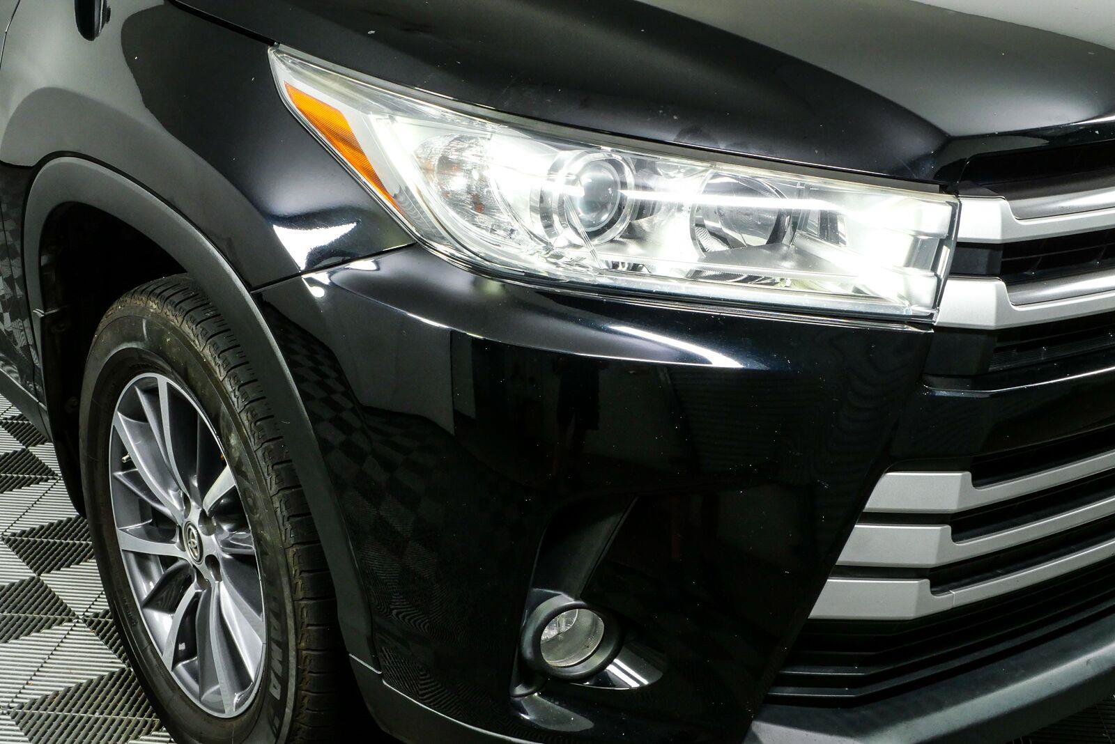Used 2019 Toyota Highlander XLE AWD/4WD image 38