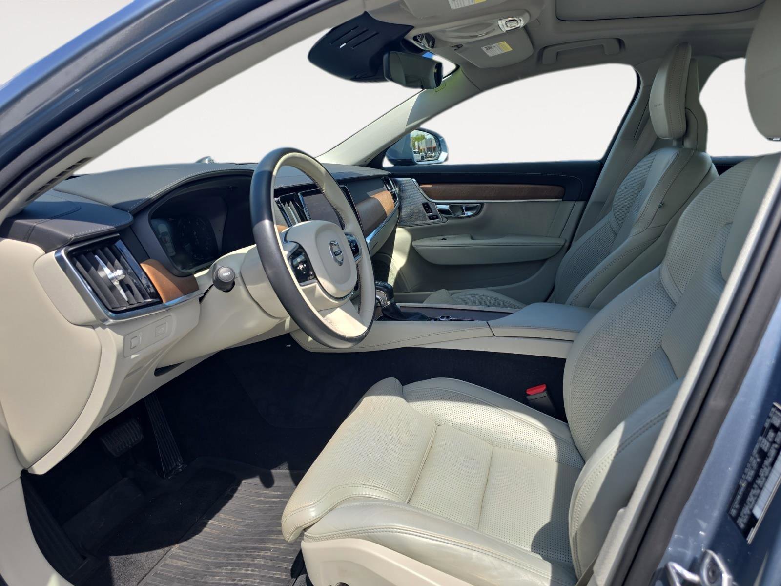 Used 2017 Volvo S90 T6 Inscription w/ Vision Package image 10