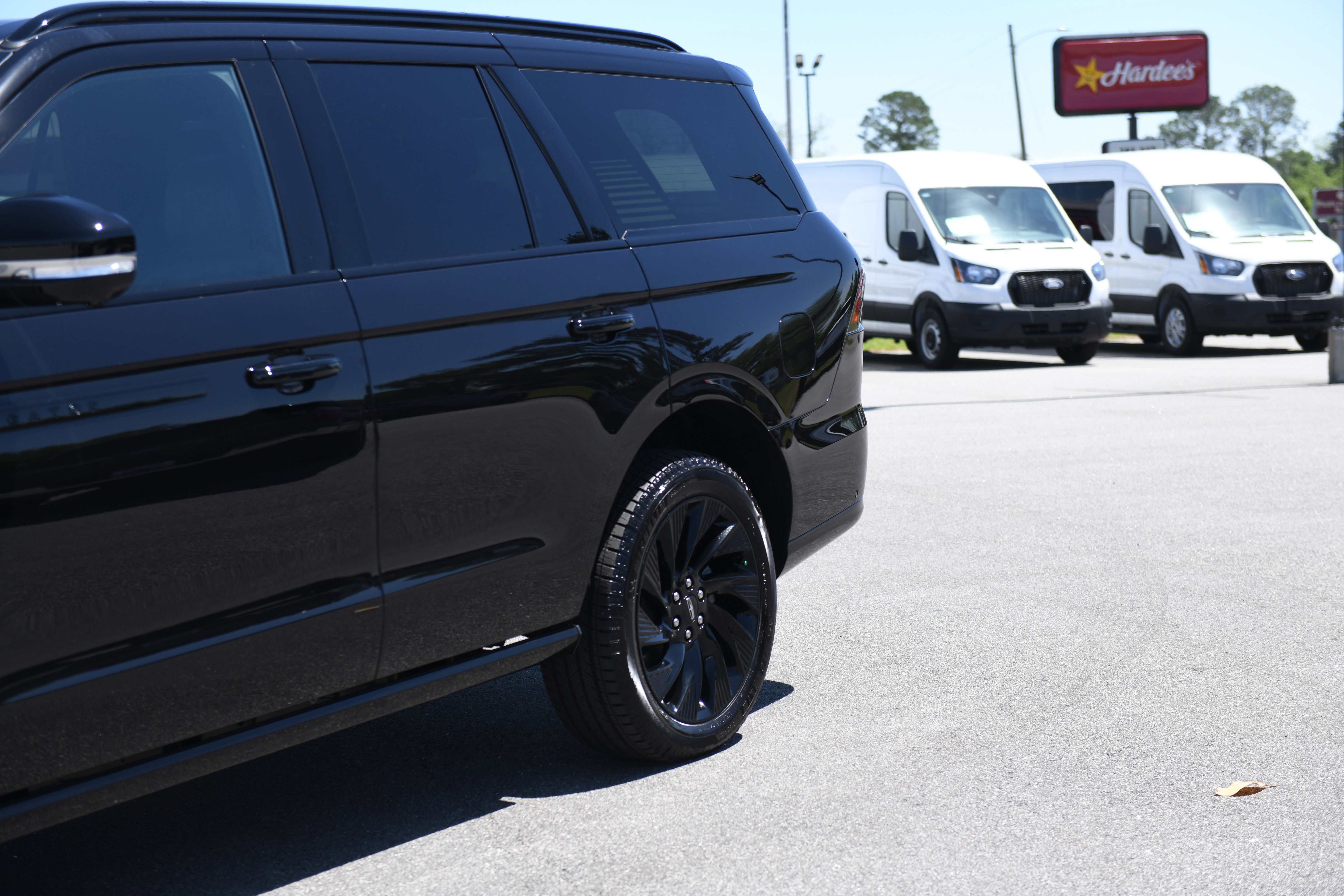 Used 2025 Lincoln Navigator Reserve w/ Jet Appearance Package image 9