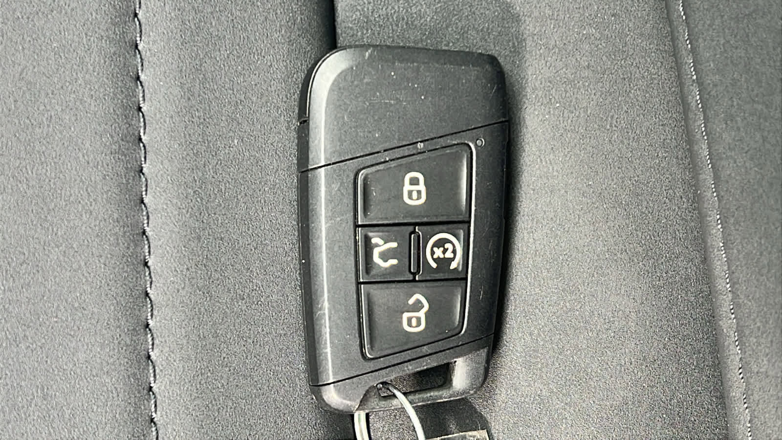 Used 2025 Volkswagen Taos SE image 29