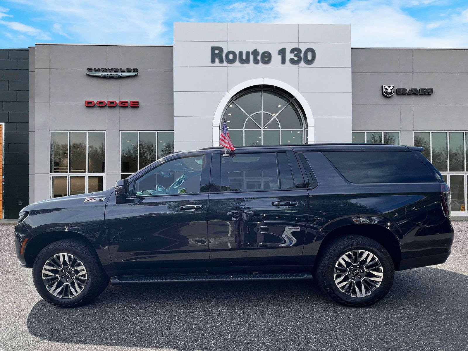 Used 2025 Chevrolet Suburban Z71 w/ Comfort Package AWD/4WD image 5