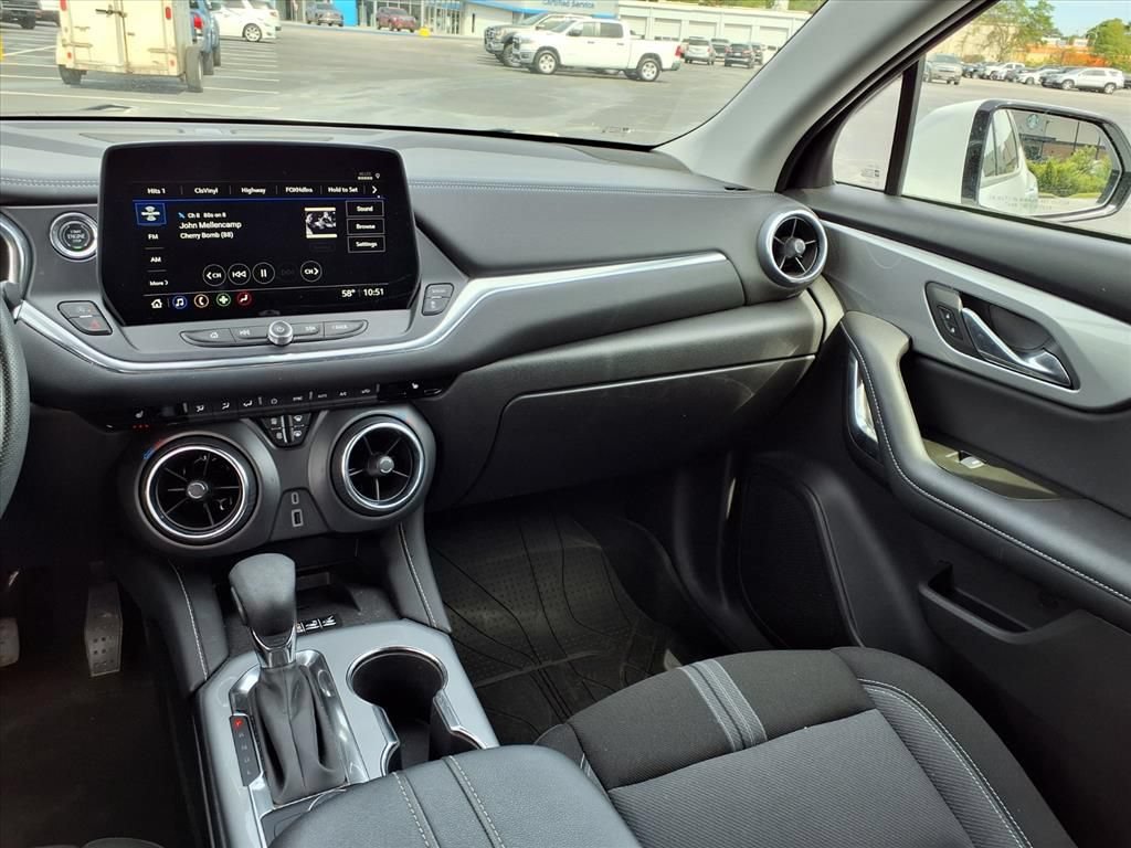Used 2024 Chevrolet Blazer LT w/ Convenience Package FWD image 25
