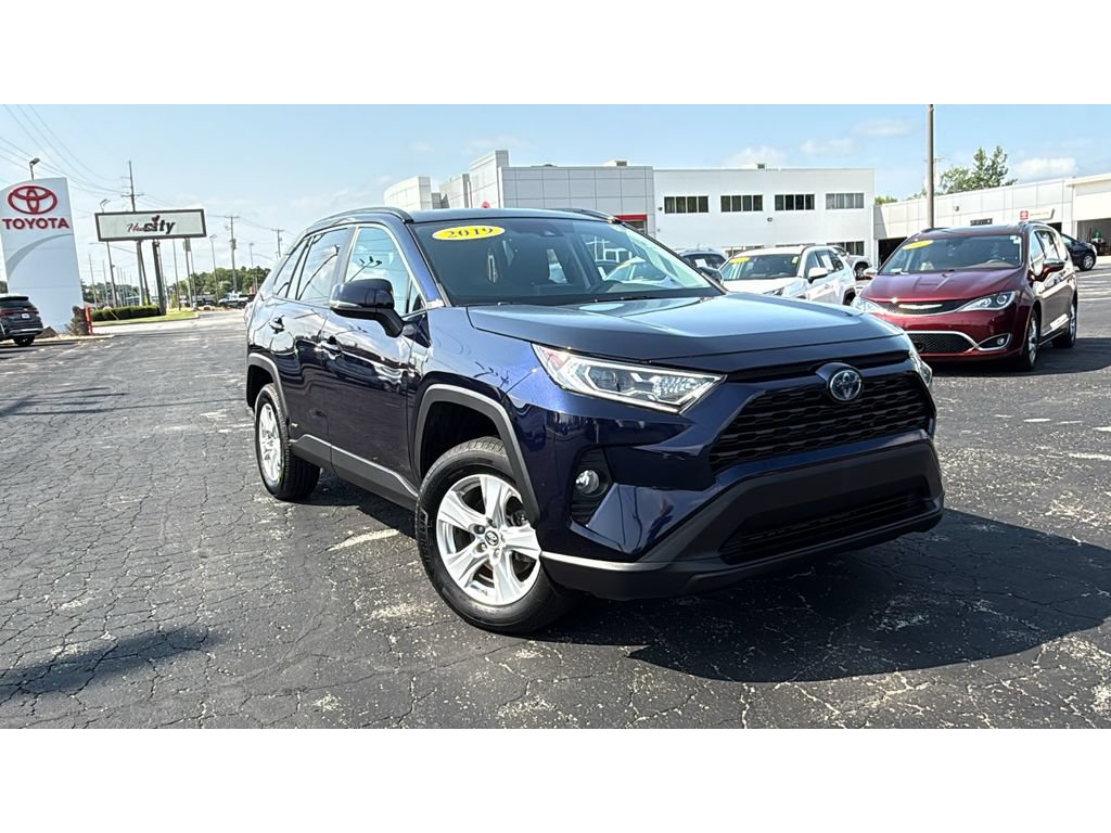 Used 2019 Toyota RAV4 XLE w/ Convenience Package AWD/4WD image 1