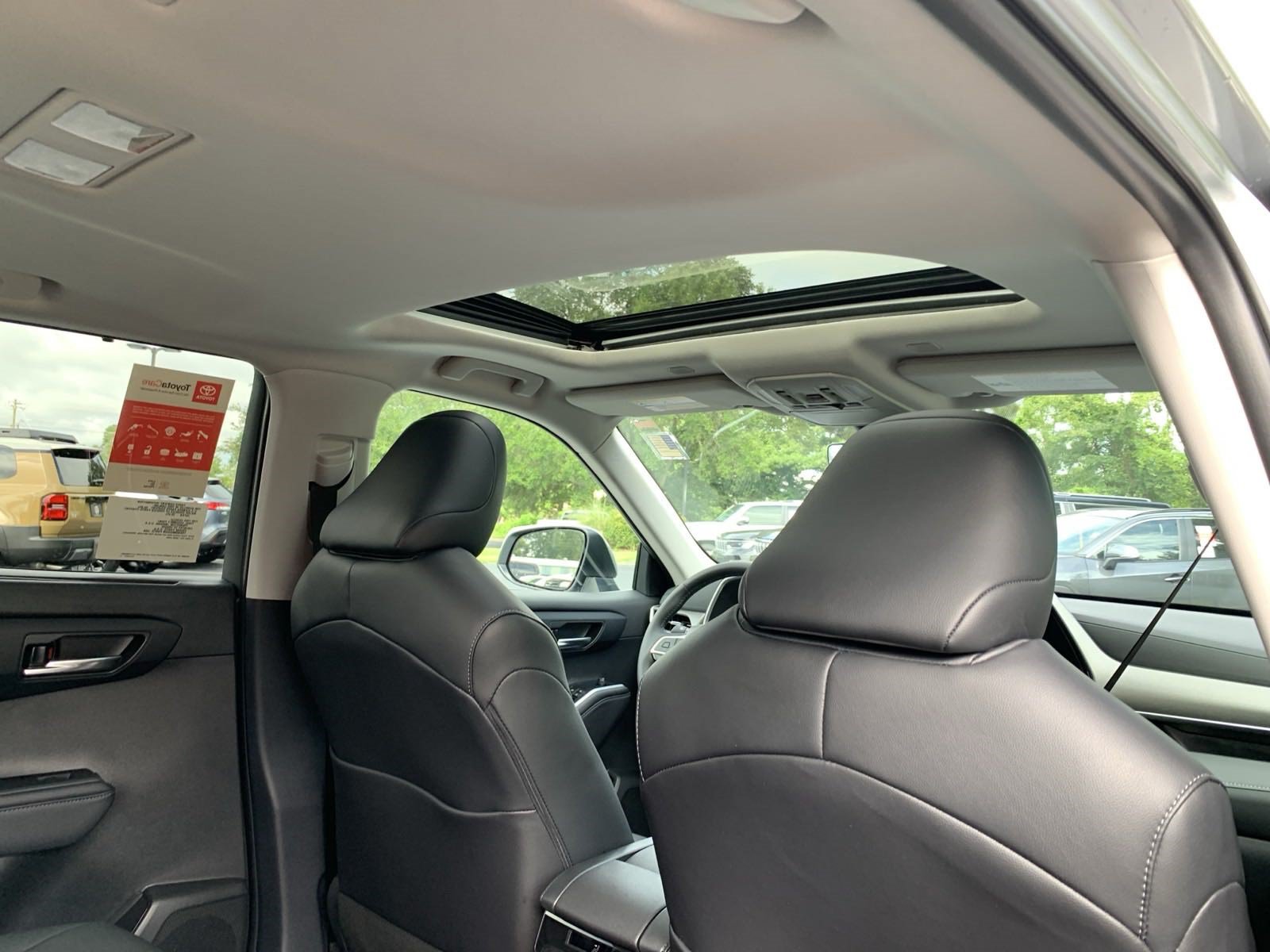 New 2024 Toyota Highlander XLE FWD image 31
