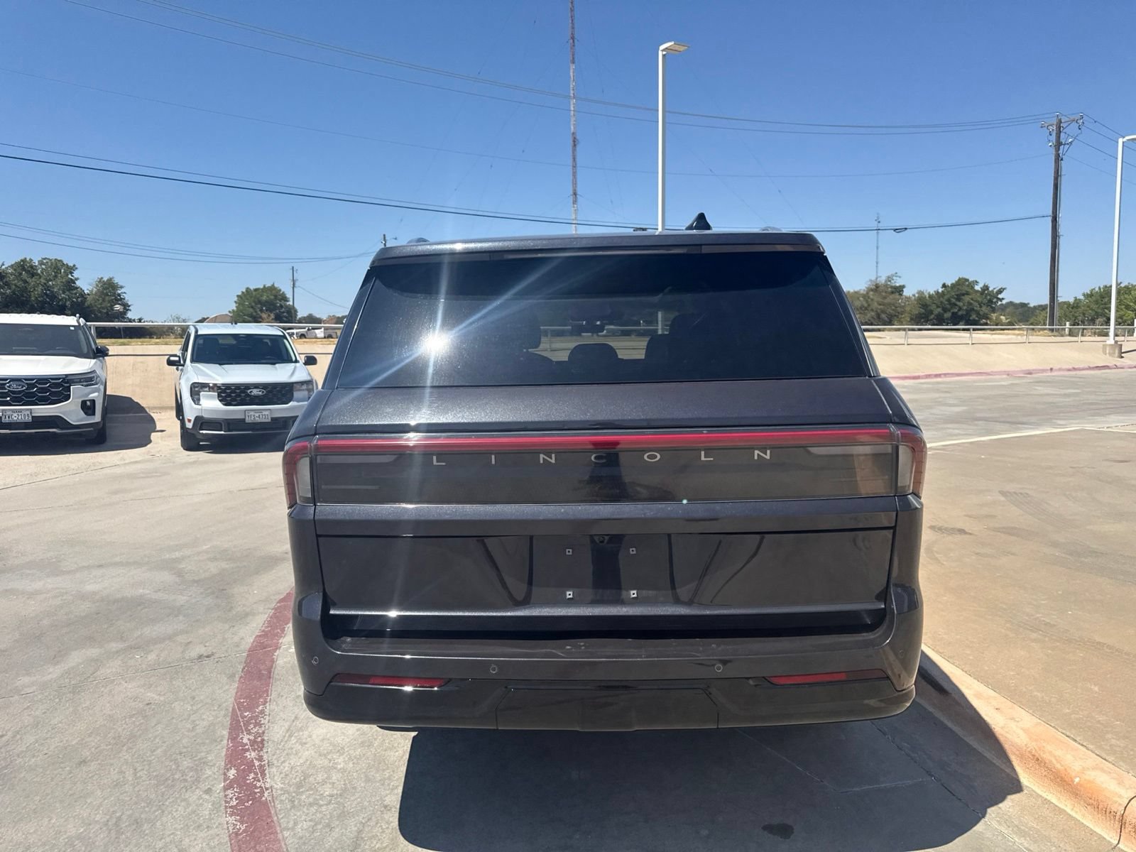 Used 2025 Lincoln Navigator L Reserve AWD/4WD image 6